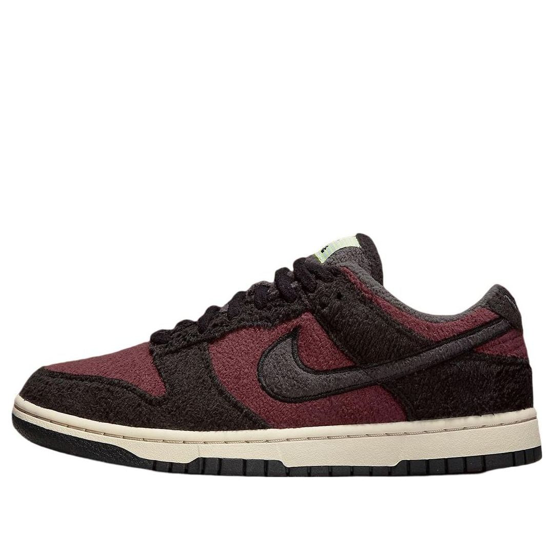 (WMNS) Nike Dunk Low SE 'Fleece - Burgundy Crush'  DQ7579-600 Signature Shoe